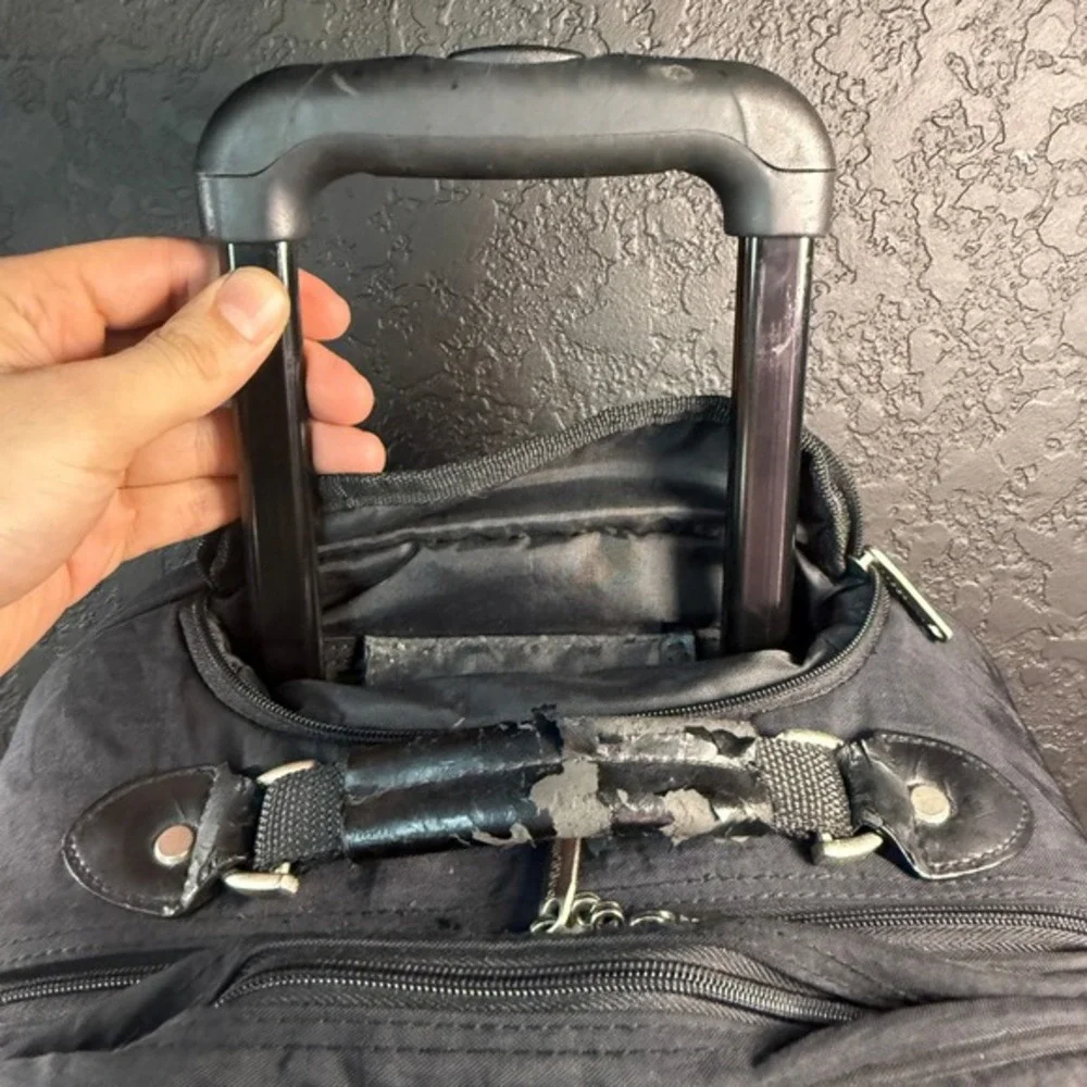 Baggallini Rolling Carry-On Black Nylon Travel Bag Unisex‎ Medium